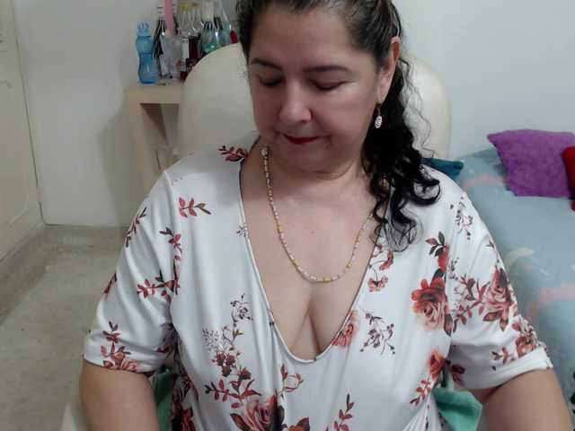 leonela's BongaCams show and profile