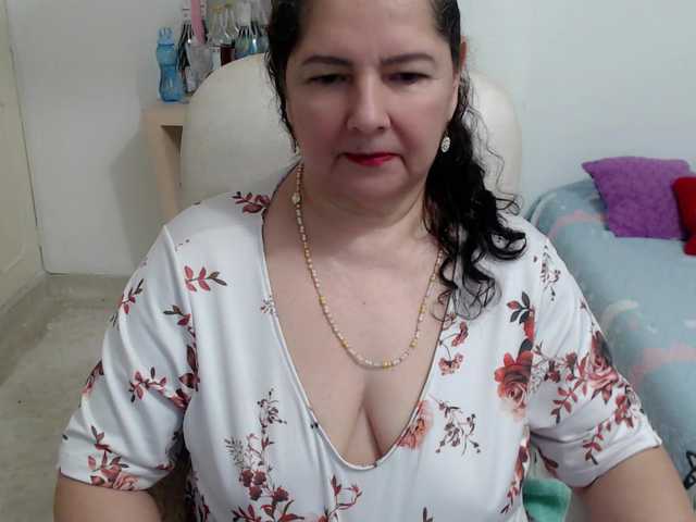 leonela's BongaCams show and profile