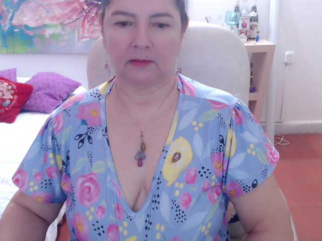 leonela live cam profile