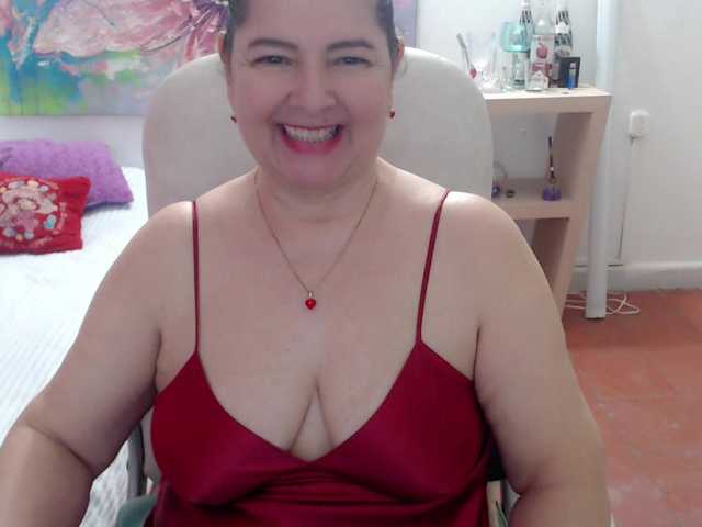 leonela's BongaCams show and profile