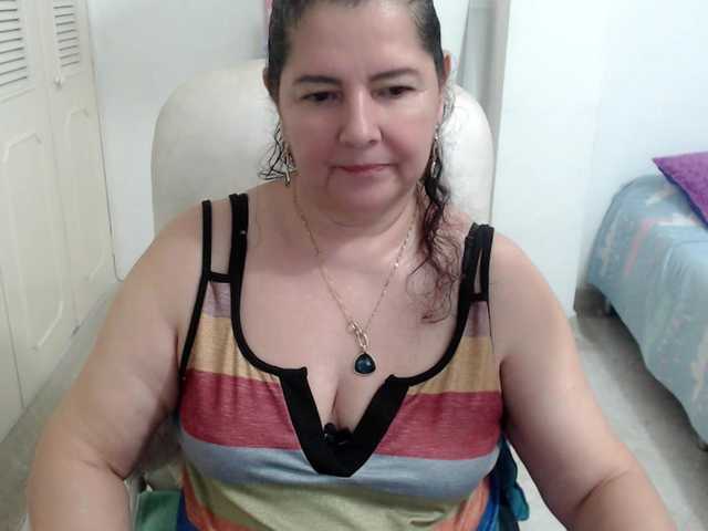 leonela's BongaCams show and profile