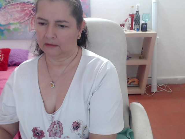 leonela's BongaCams show and profile