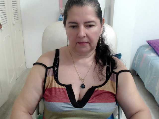 leonela's BongaCams show and profile