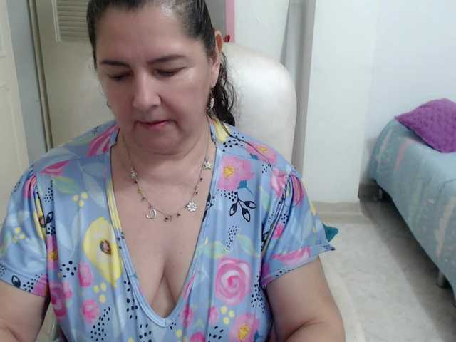 leonela's BongaCams show and profile