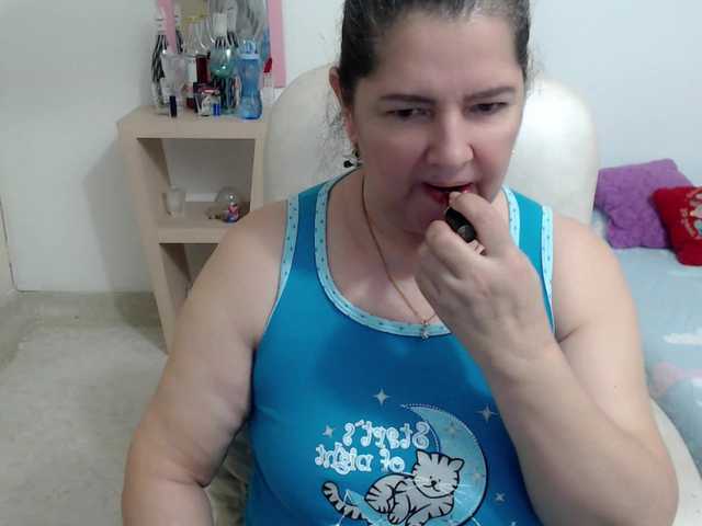 leonela's BongaCams show and profile