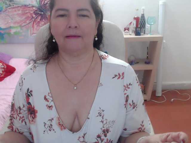 leonela's BongaCams show and profile