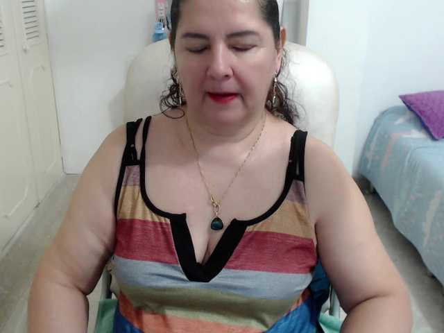 leonela's BongaCams show and profile