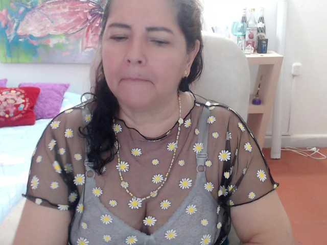 leonela's BongaCams show and profile