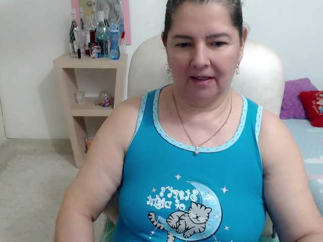 leonela's BongaCams show and profile