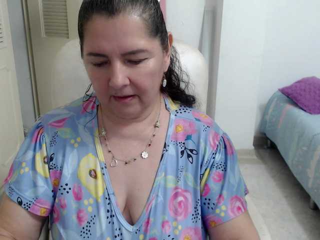 leonela's BongaCams show and profile