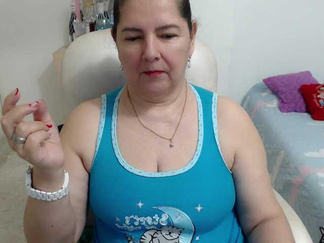 leonela's BongaCams show and profile