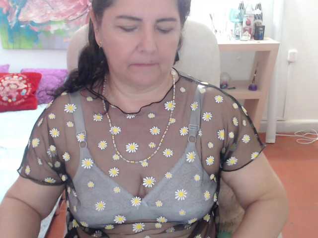 leonela's BongaCams show and profile