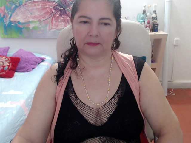 leonela's BongaCams show and profile