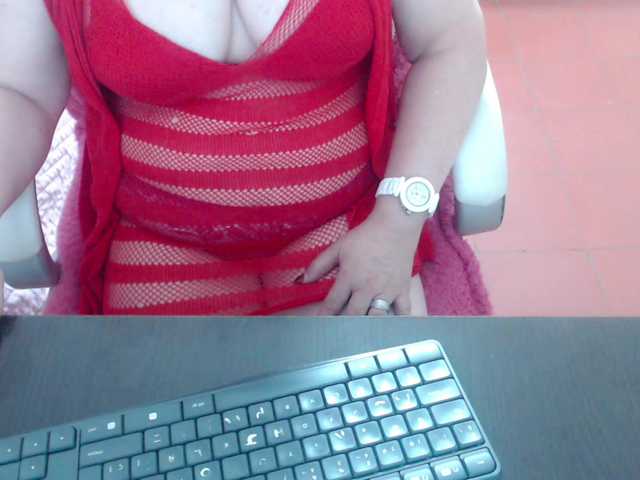 leonela's BongaCams show and profile