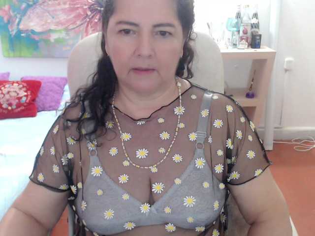 leonela's BongaCams show and profile