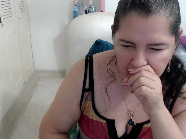 leonela's BongaCams show and profile