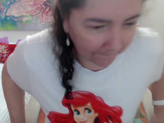 leonela's BongaCams show and profile