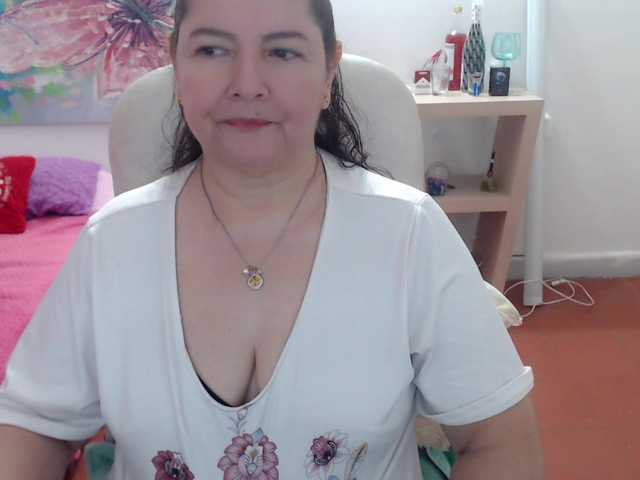 leonela's BongaCams show and profile
