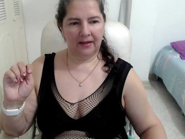 leonela's BongaCams show and profile