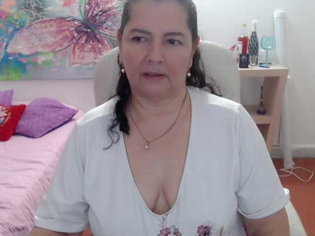 leonela's BongaCams show and profile