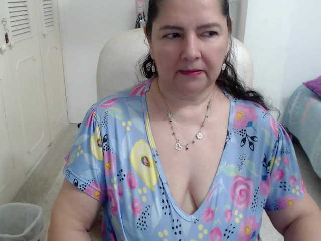 leonela's BongaCams show and profile