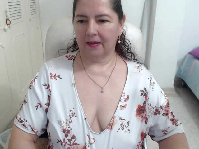 leonela's BongaCams show and profile