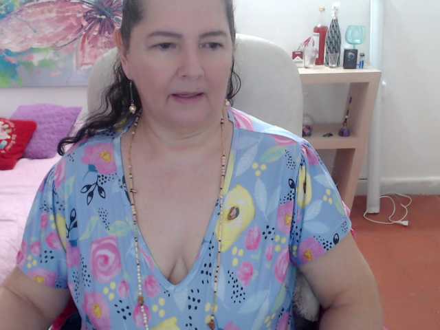 leonela's BongaCams show and profile