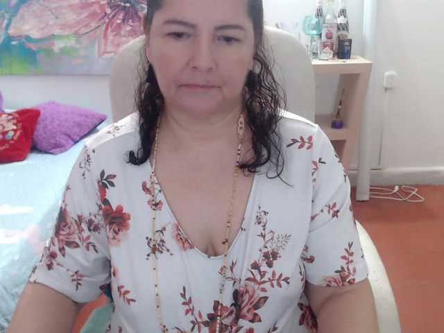 leonela's BongaCams show and profile
