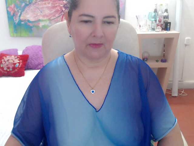 leonela's BongaCams show and profile