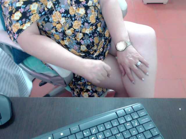 leonela's BongaCams show and profile