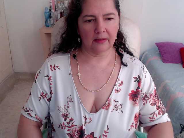 leonela's BongaCams show and profile