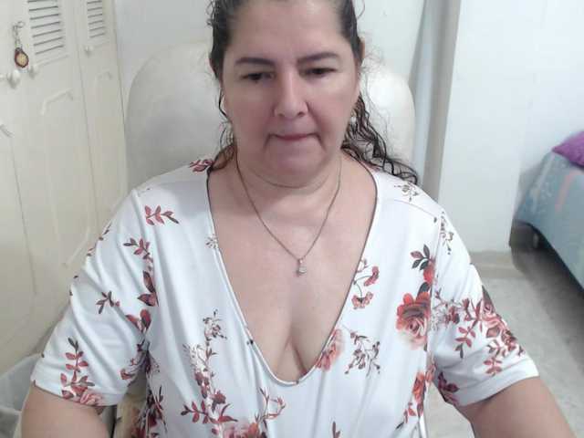 leonela's BongaCams show and profile
