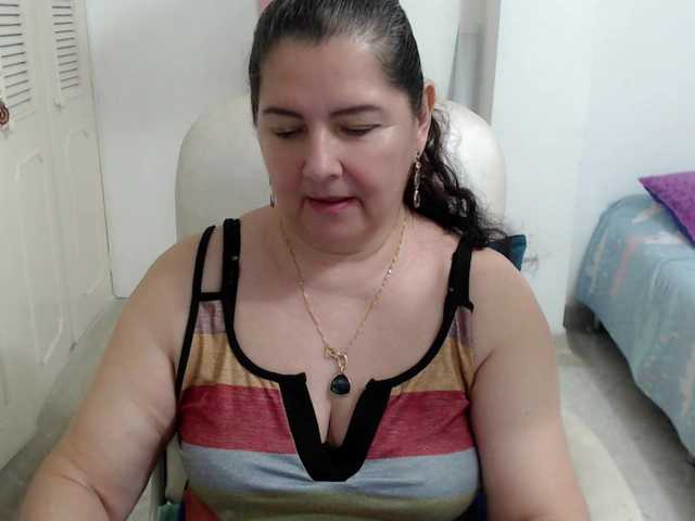leonela's BongaCams show and profile