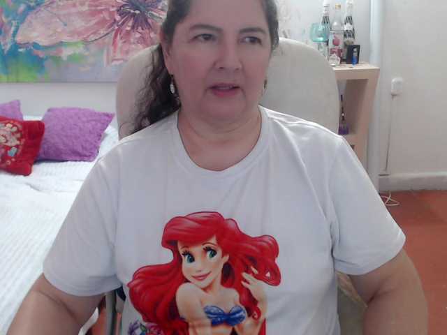 leonela's BongaCams show and profile