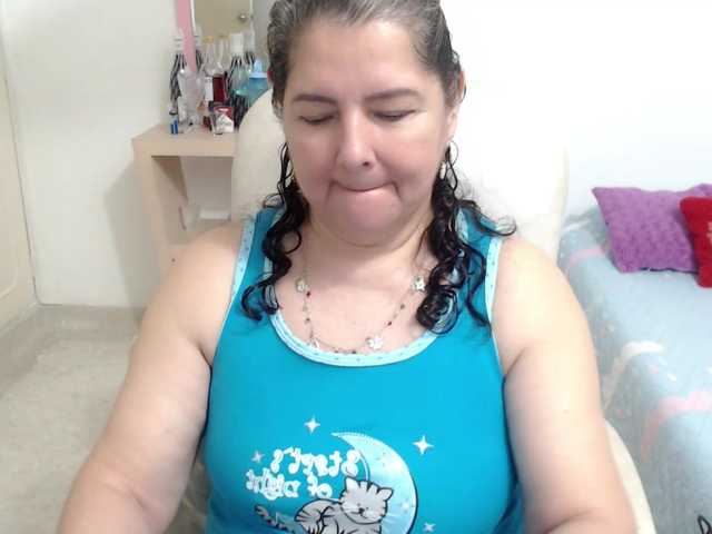 leonela's BongaCams show and profile