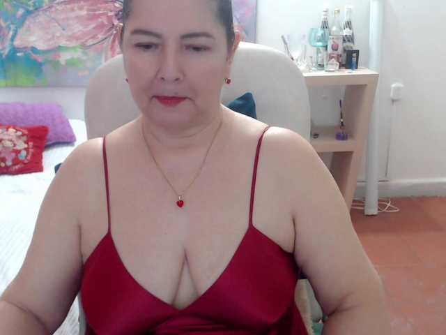 leonela live cam profile