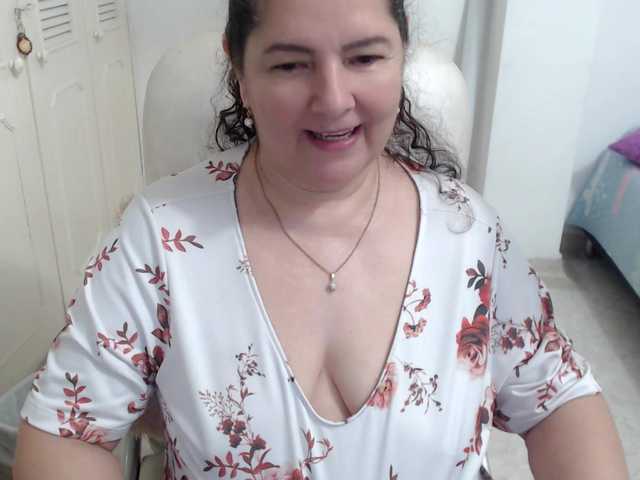 leonela's BongaCams show and profile