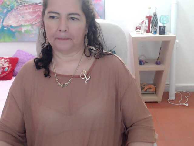 leonela's BongaCams show and profile