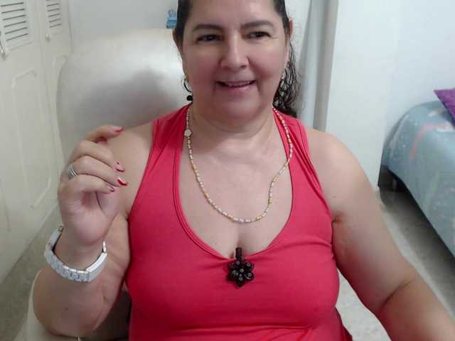 leonela's BongaCams show and profile