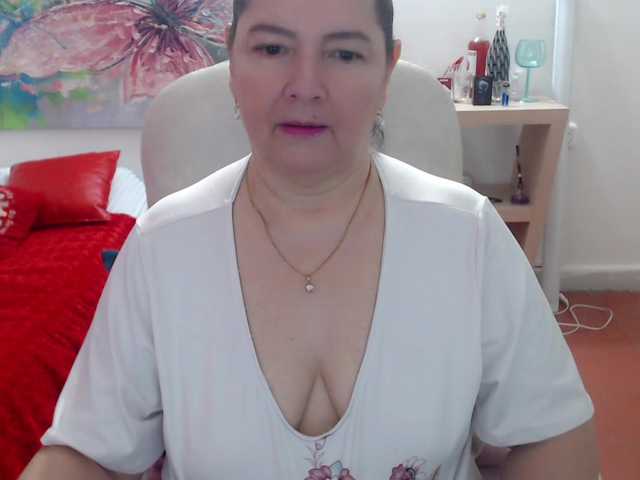 leonela's BongaCams show and profile