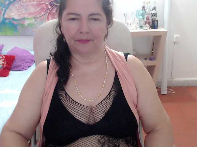 leonela's BongaCams show and profile