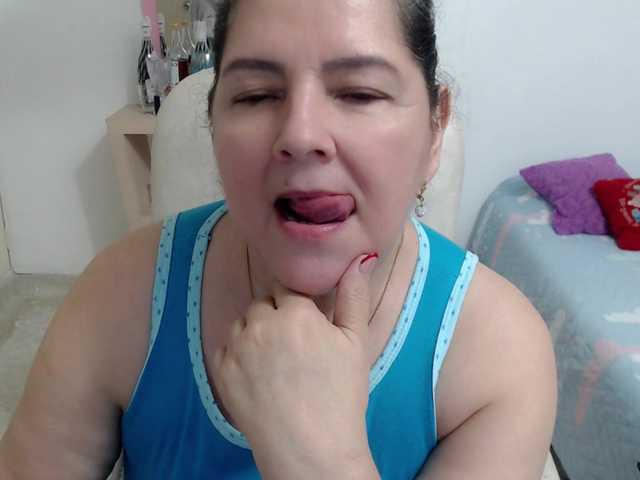 leonela's BongaCams show and profile