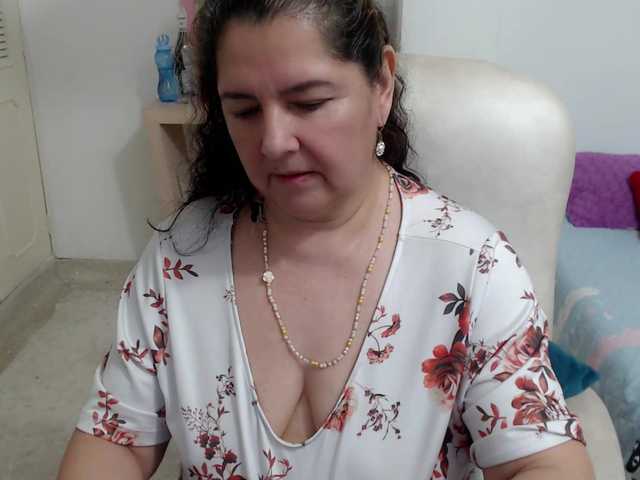 leonela's BongaCams show and profile