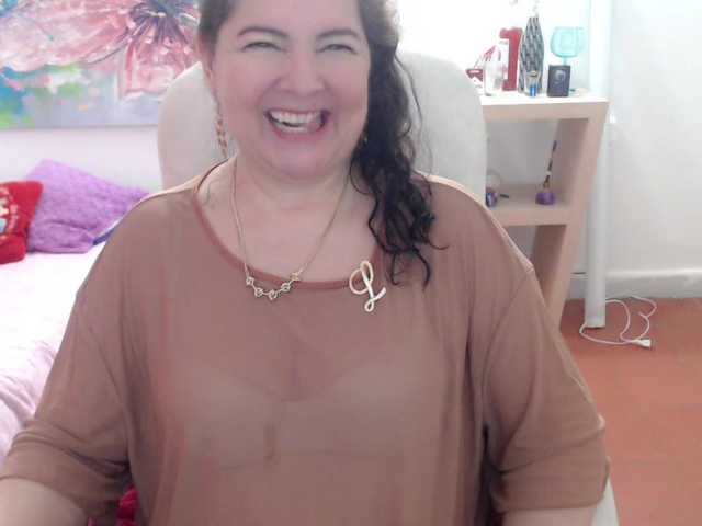 leonela's BongaCams show and profile