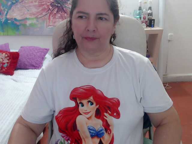 leonela's BongaCams show and profile