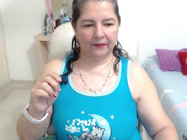 leonela's BongaCams show and profile