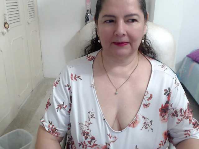leonela's BongaCams show and profile