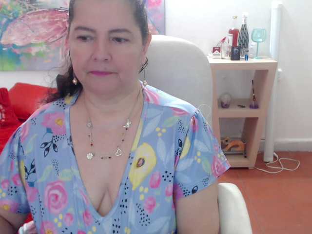leonela's BongaCams show and profile
