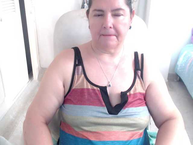 leonela's BongaCams show and profile