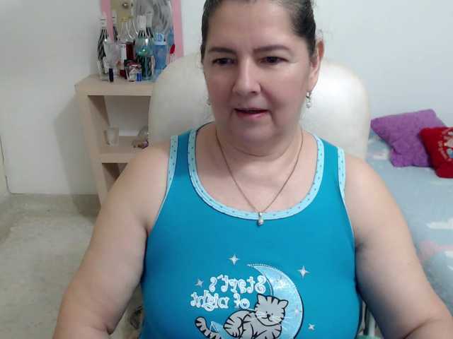 leonela's BongaCams show and profile